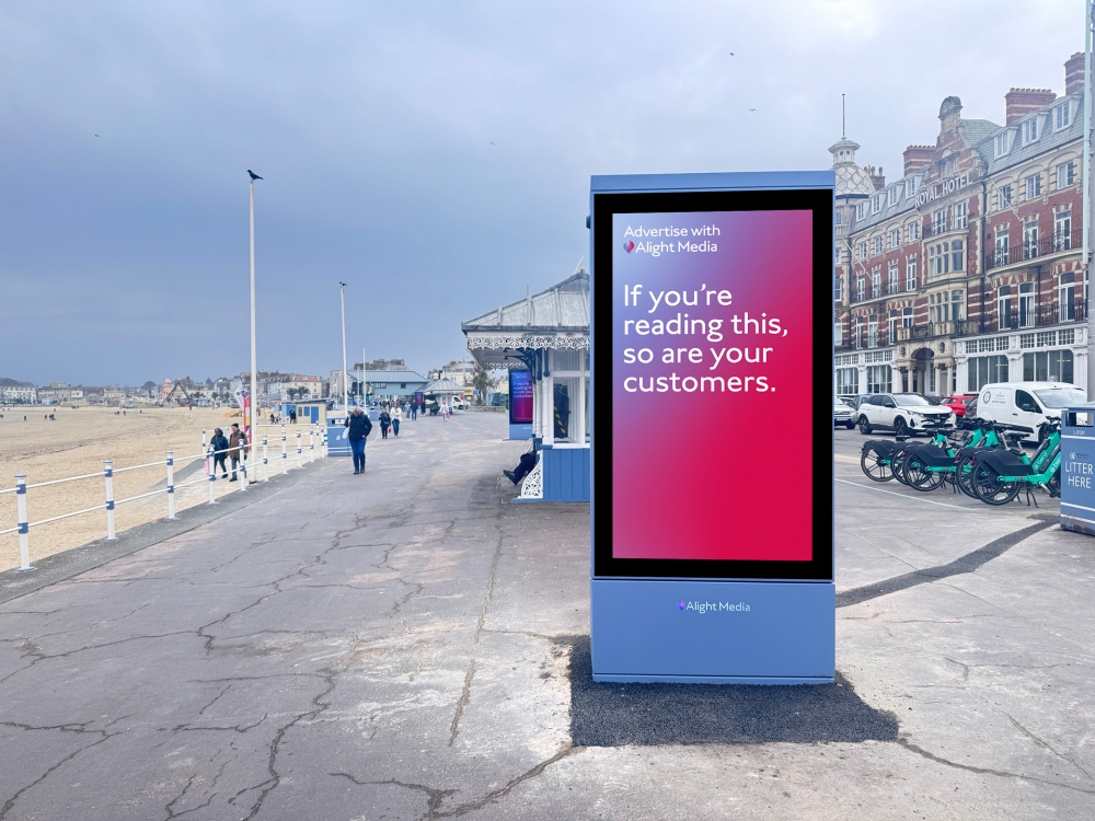 Alight Media brings business growth opportunities to Weymouth seafront with digital advertising screens
