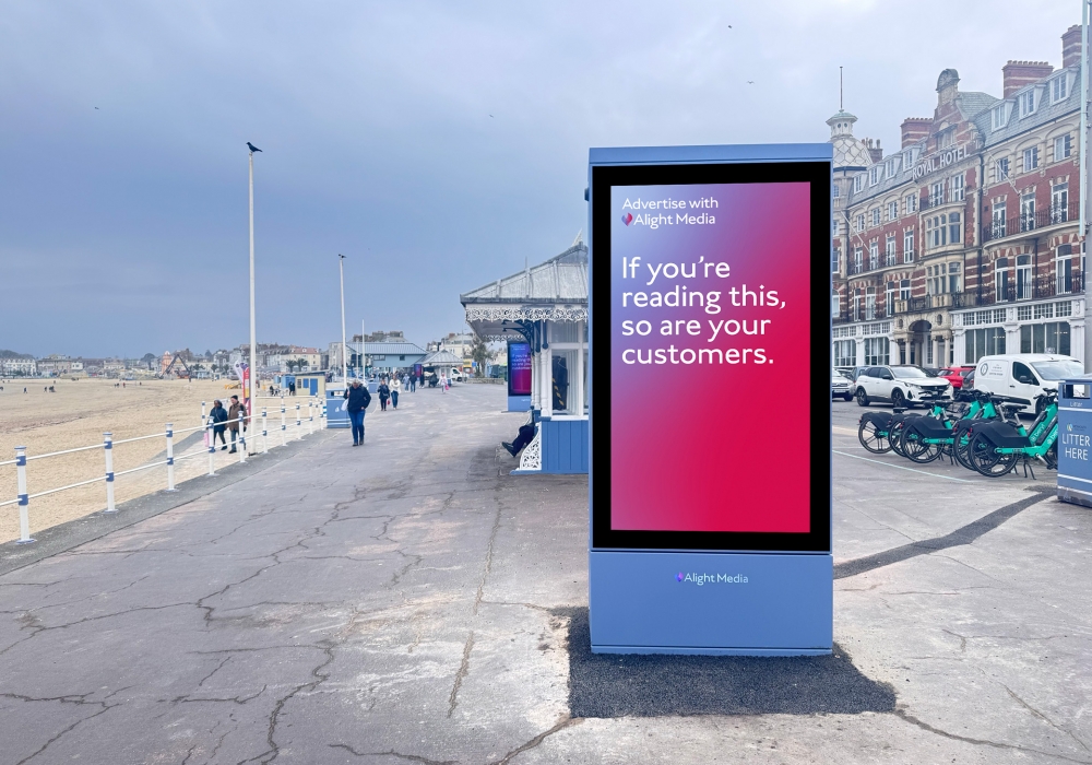 Alight Media brings business growth opportunities to Weymouth seafront with digital advertising screens