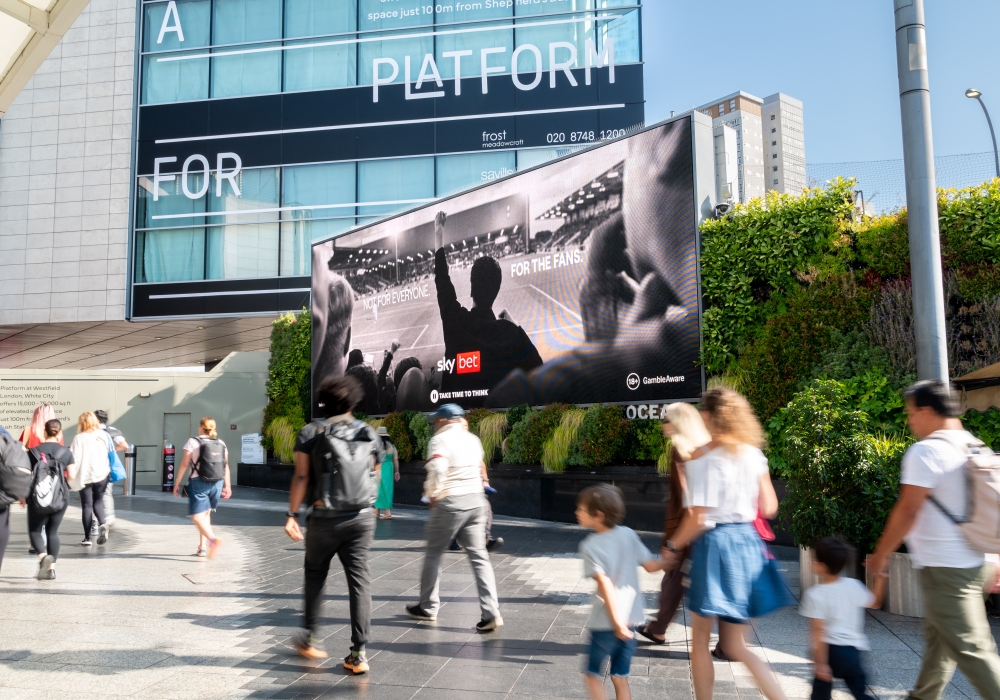 Sky Bet’s ode to football fans appears across UK cities on real time audience triggered DOOH  