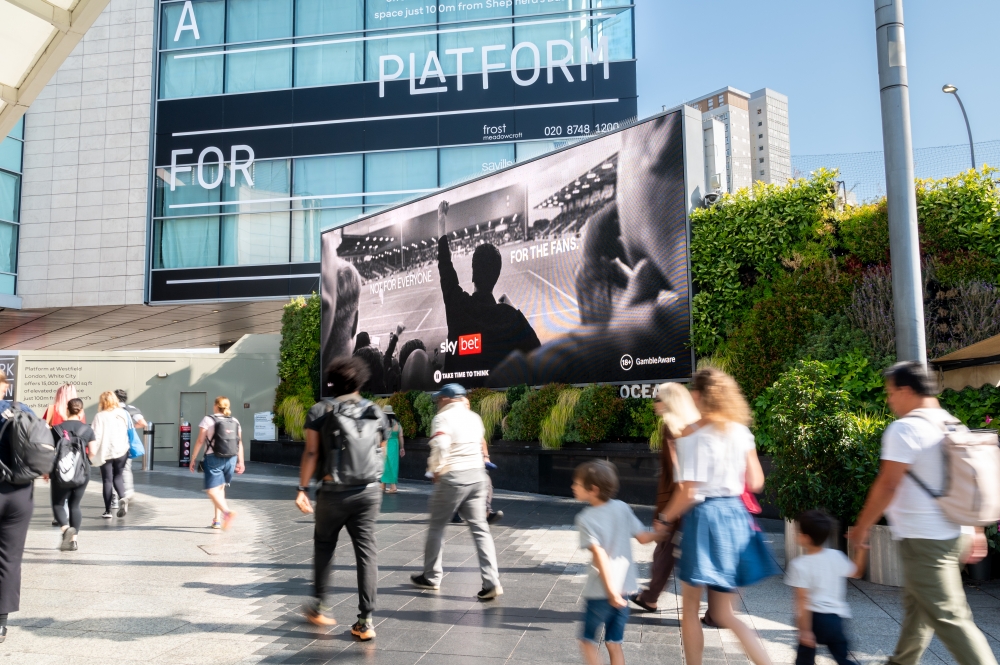  Out of Home Advertising Reports £645m of Revenue in the First Half of 2025