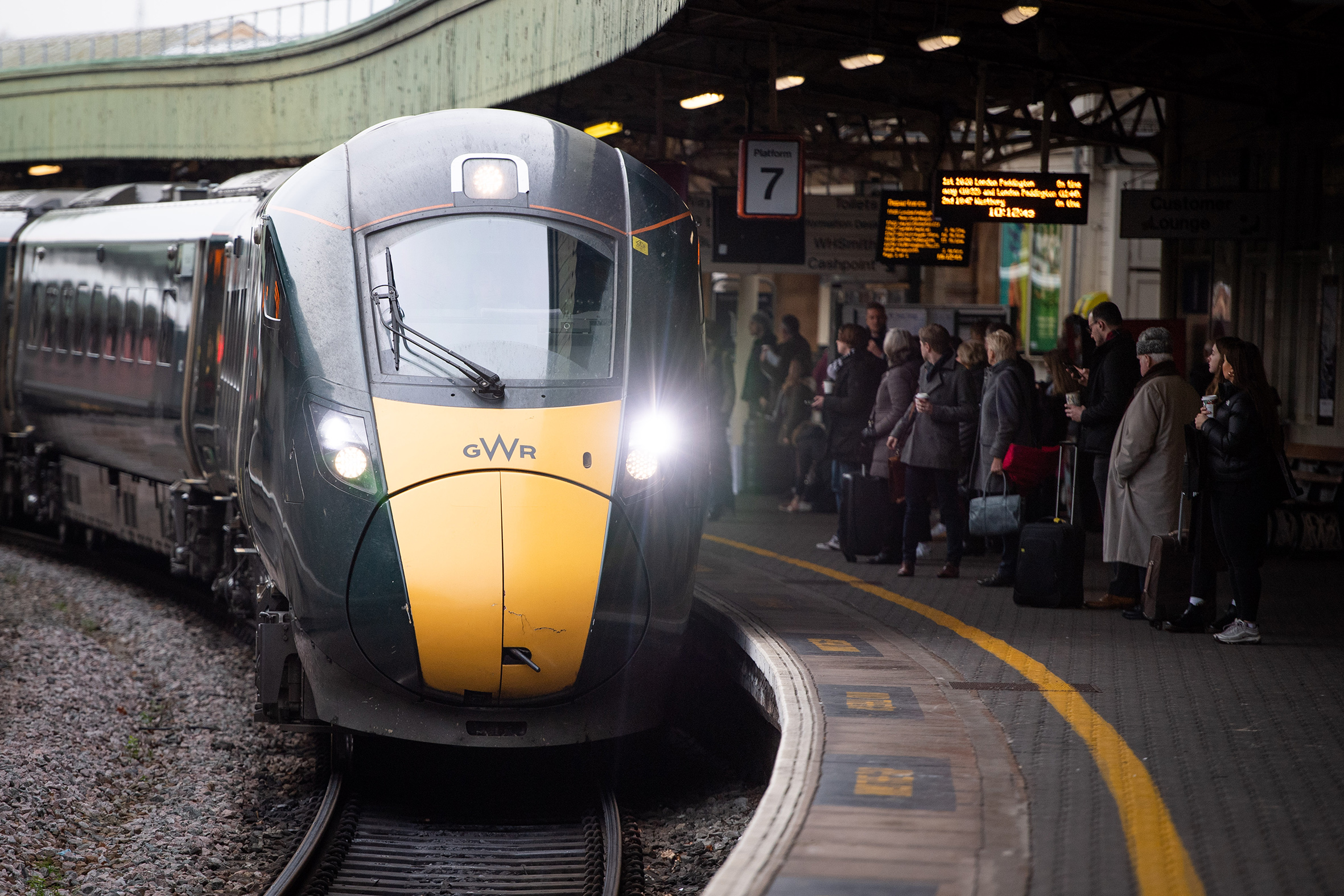 JCDecaux wins major First Rail contract