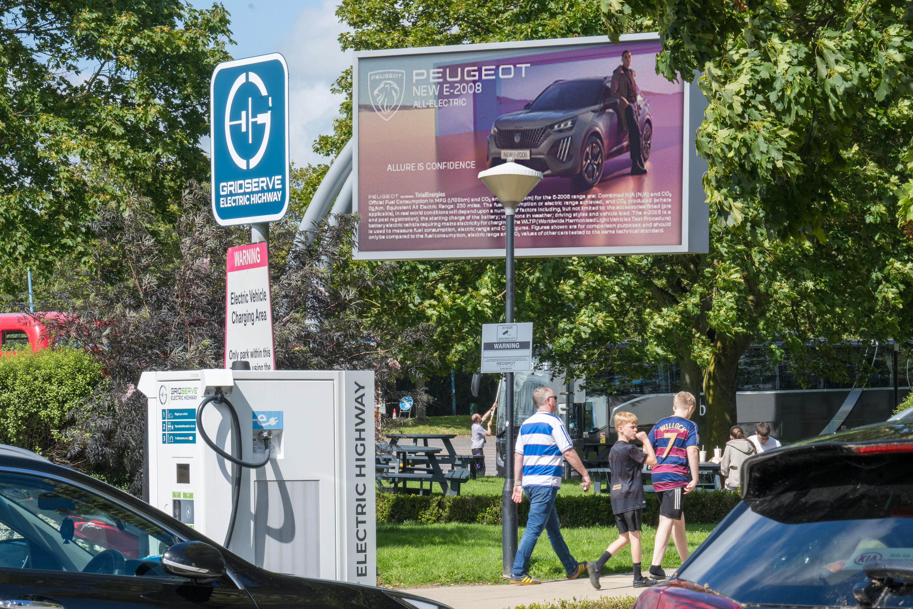i-media Launches Ground-breaking Dynamic ANPR Campaigns Triggering Ads in Real Time with Peugeot, VW, Toyota and Lexus